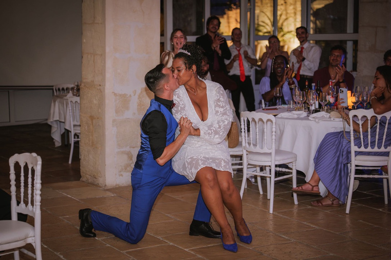 Lancer de bouquet entre amies